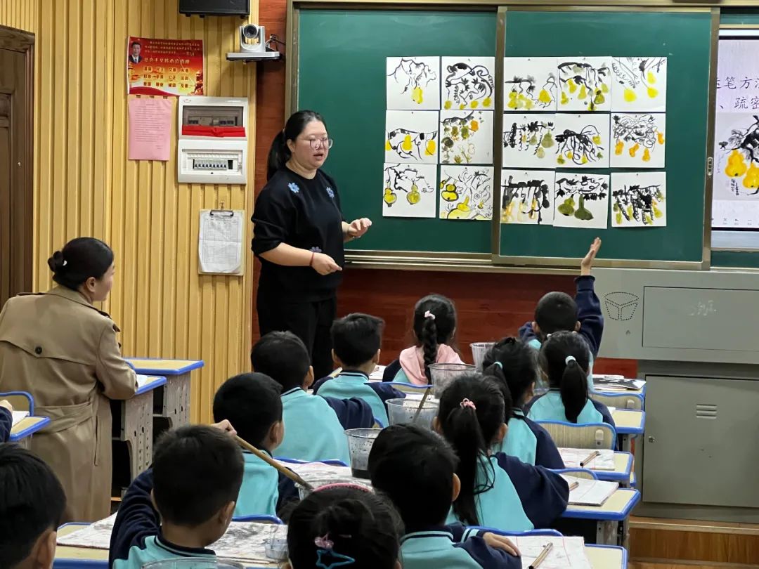 沿途携手 向美而行——我校书画组开展校本研修活动